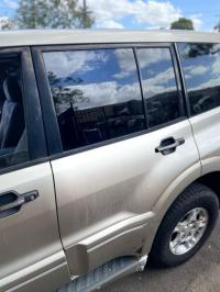 2004 Mitsubishi Pajero image 5