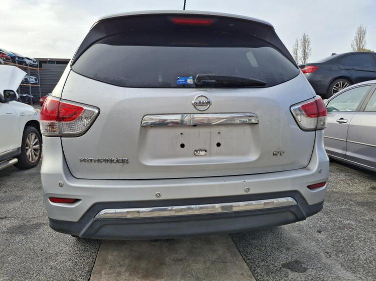 nissan Pathfinder ST FWD Oct 2013 Parts & Wrecking