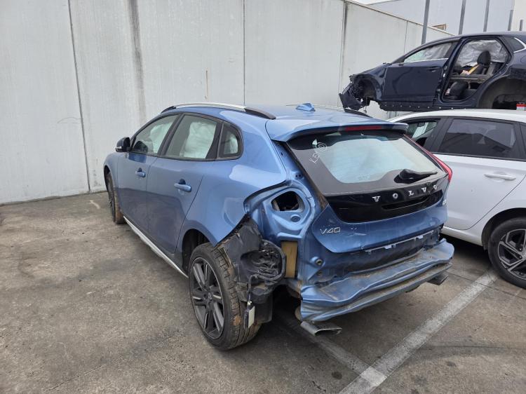 volvo S40 V40 CROSS COUNTRY Oct 2016 Parts & Wrecking