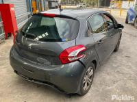 2014 Peugeot 208 image 5