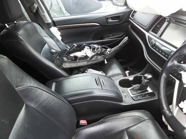 toyota Kluger GRANDE May 2014 Parts & Wrecking