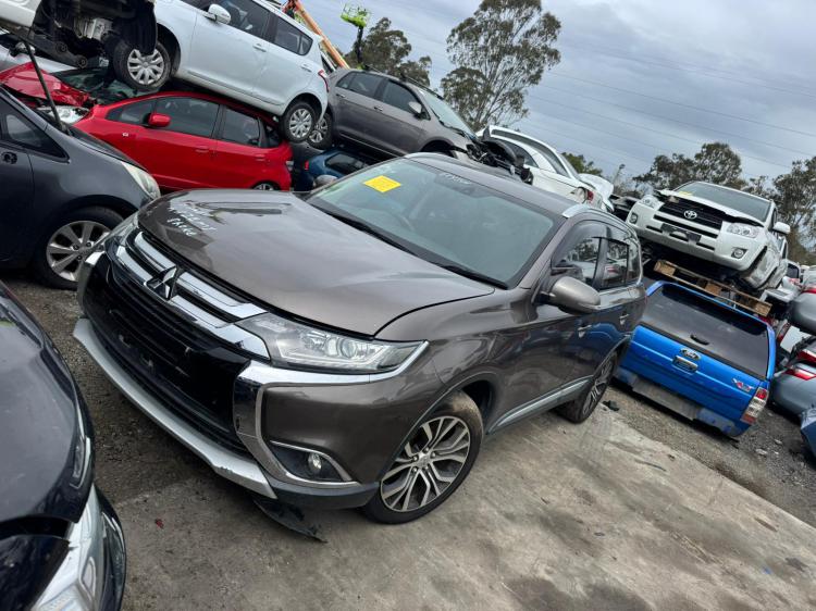 mitsubishi Outlander Mar 2015 Parts & Wrecking