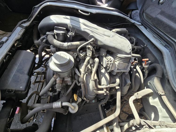 toyota Hiace TRH SUPER LWB Apr 2012 Parts & Wrecking