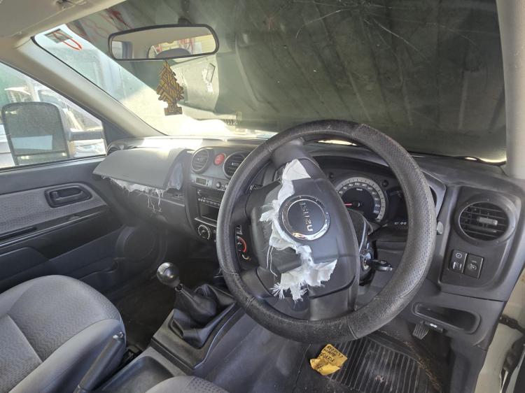 isuzu D Max RA SX May 2012 Parts & Wrecking