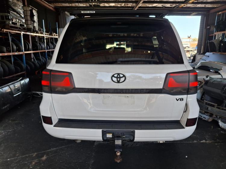 toyota Landcruiser VDJ200R Mar 2018 Parts & Wrecking
