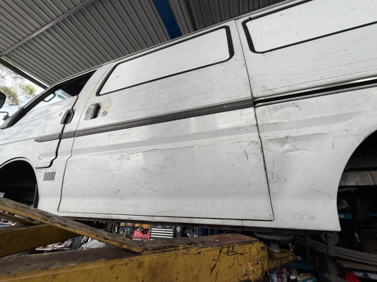 ford Econovan 2000 Parts & Wrecking