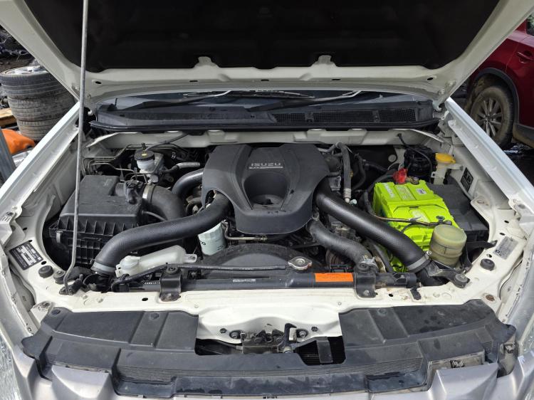 isuzu D Max RC SX HI-RIDE Aug 2013 Parts & Wrecking