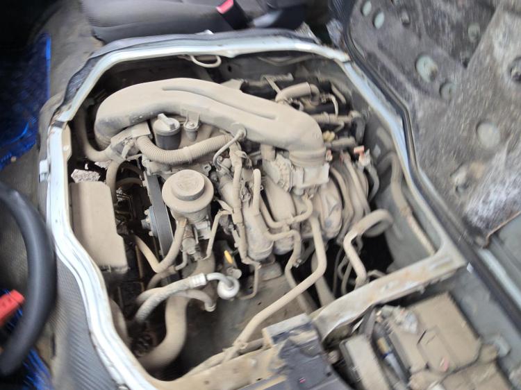 toyota Hiace TRH COMMUTER Jan 2013 Parts & Wrecking