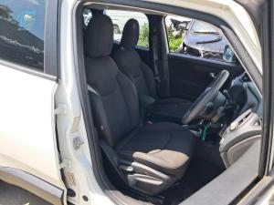 2015 Jeep Renegade BU image 5