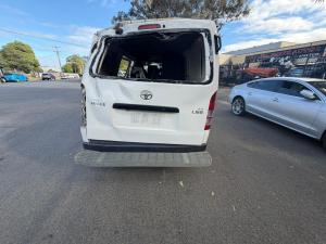 2011 Toyota Hiace image 5