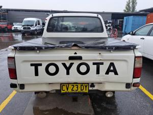 2002 Toyota Hilux image 5