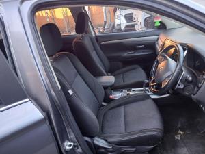 2018 Mitsubishi Outlander ZJ-ZL image 5