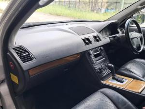 2004 Volvo image 5