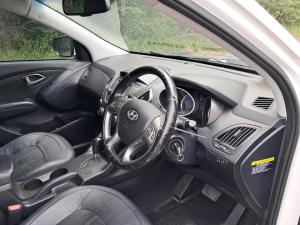2014 Hyundai image 5