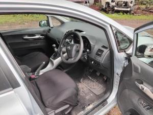 2010 Toyota Corolla ZRE152R image 5