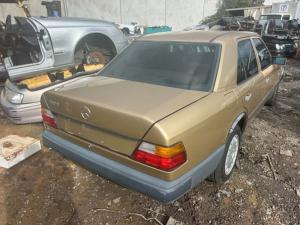 1986 Mercedes Benz 300e image 5