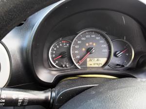 2011 Toyota Yaris YR image 5