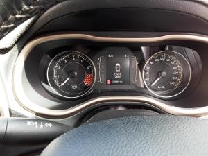 2014 Jeep Cherokee LONGITUDE 4X4 image 5