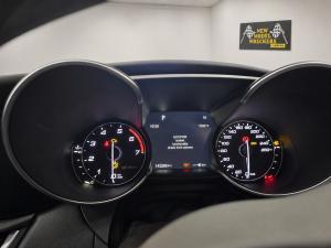 2017 Alfa Romeo Giulia 2.0L AUTO 8SPD RWD VELOCE image 5