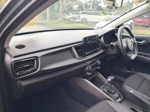 2020 Kia Rio image 5