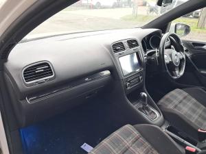 2011 Volkswagen Golf image 5