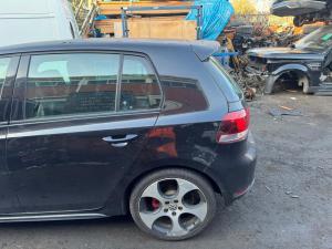 2011 Volkswagen Golf image 5