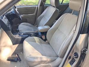 2004 Lexus Is200 image 5