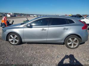2016 Volvo V40 image 5