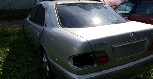 mercedes benz E200 2001 Parts & Wrecking
