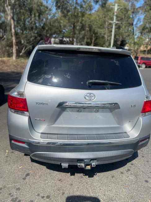 toyota Kluger Nov 2013 Parts & Wrecking