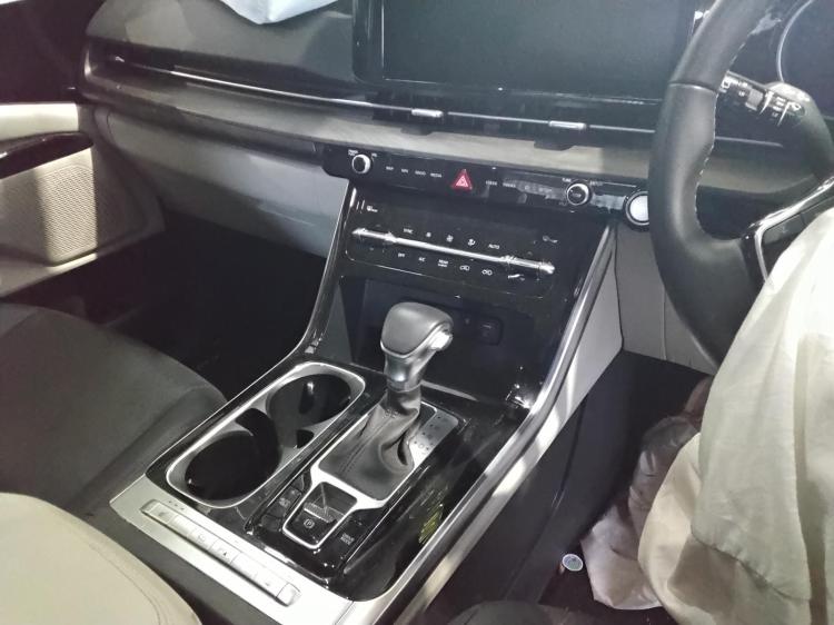 kia Carnival SPECIAL EDITION Oct 2023 Parts & Wrecking