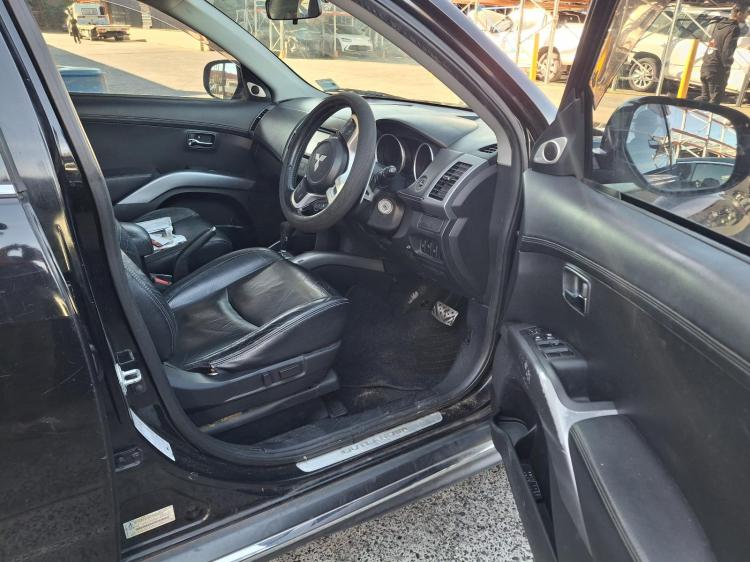 mitsubishi Outlander VRX 5 SEAT May 2010 Parts & Wrecking