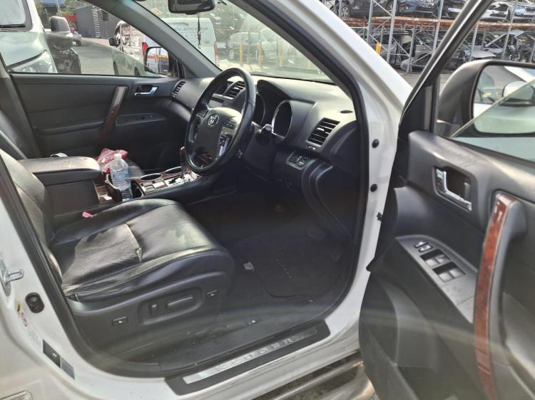 toyota Kluger 4X2 GRANDE Nov 2010 Parts & Wrecking