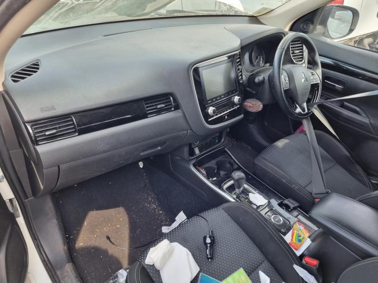 mitsubishi Outlander ES 7 SEAT ZL 2020 Parts & Wrecking