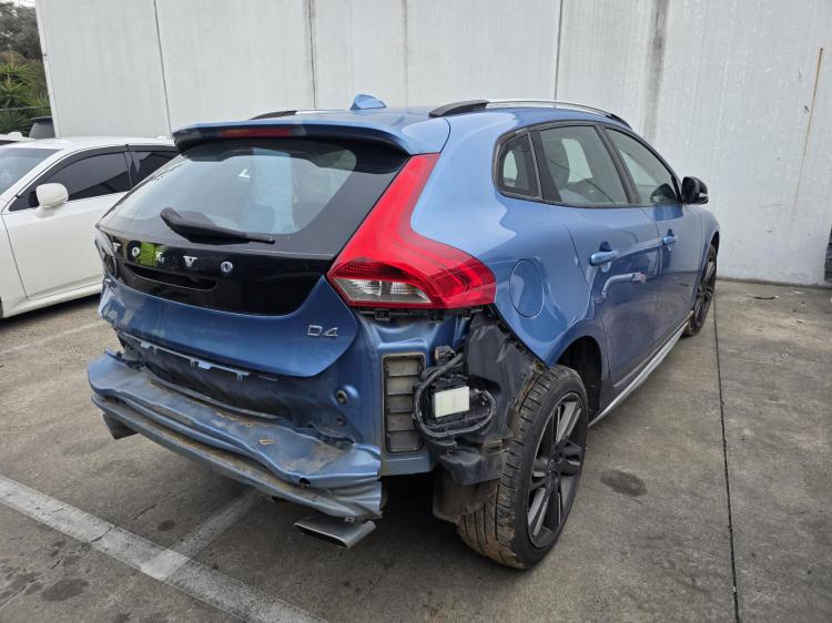 volvo S40 V40 CROSS COUNTRY Oct 2016 Parts & Wrecking