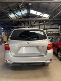 2010 Toyota Kluger image 6