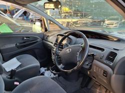 2003 Toyota Estima image 6