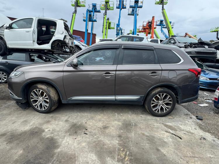 mitsubishi Outlander Mar 2015 Parts & Wrecking