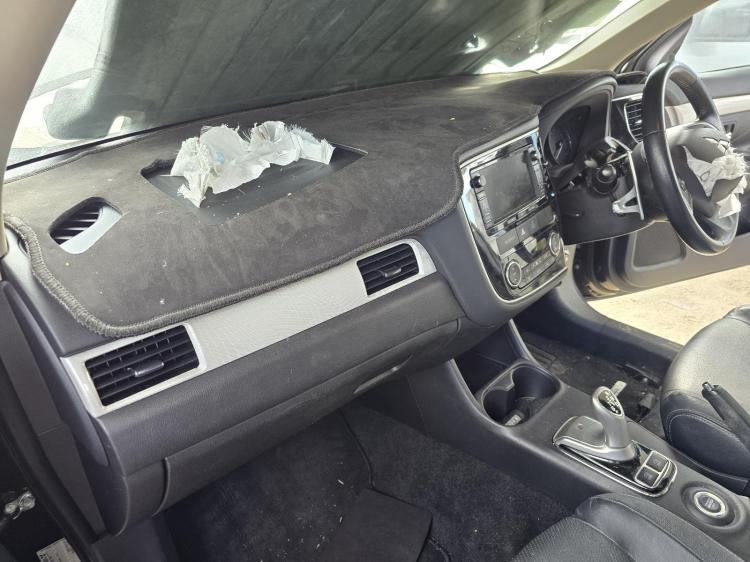 mitsubishi Outlander ZJ ASPIRE PHEV May 2014 Parts & Wrecking