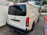 Toyota Hiace KDH101 image 6
