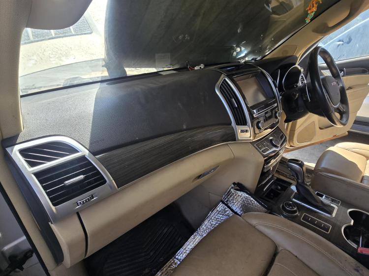 haval H9 LUX 4WD May 2015 Parts & Wrecking