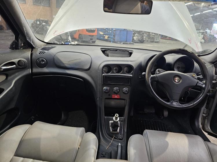 alfa romeo 156 2.0L SEDAN AR32301 5SPD AMT FWD 16V TWIN SPARK Aug 2000 Parts & Wrecking