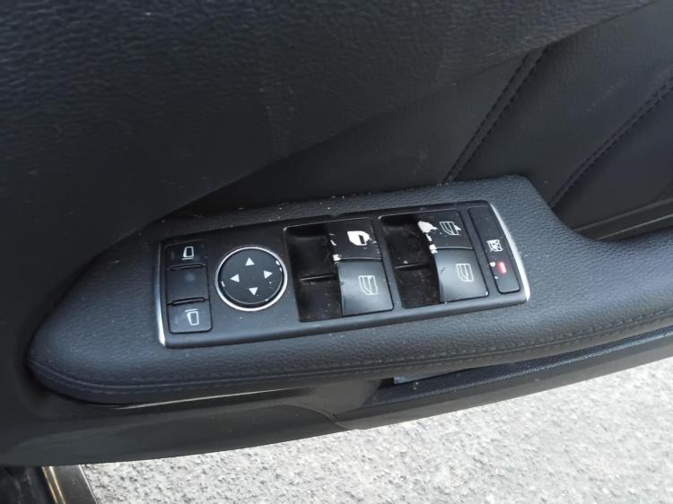 mercedes benz E Class AVANTGARDE Oct 2012 Parts & Wrecking