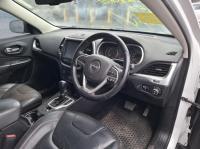 2016 Jeep Cherokee KL image 6