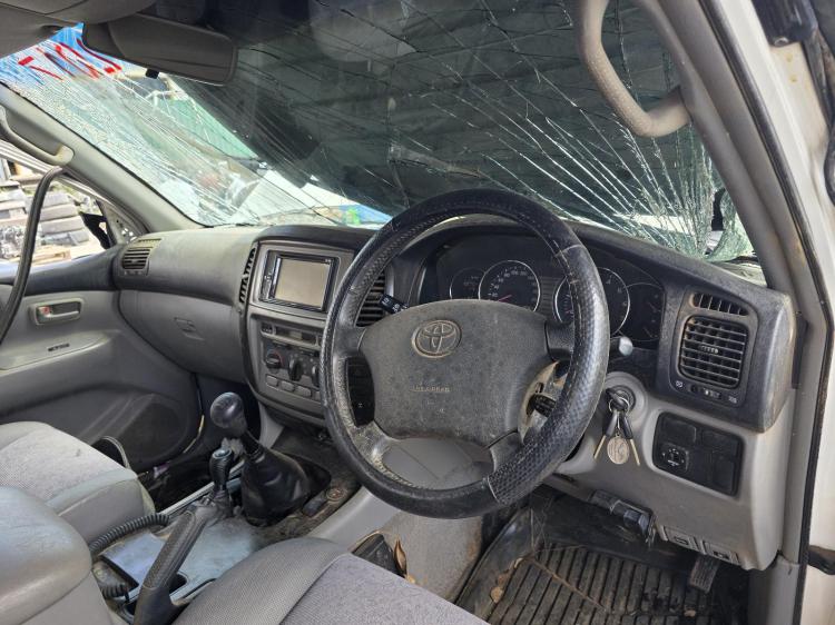 toyota Land Cruiser UZJ100R GXL Dec 2003 Parts & Wrecking