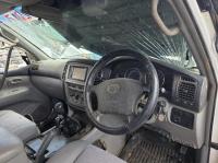 2003 Toyota Land Cruiser UZJ100R GXL image 6