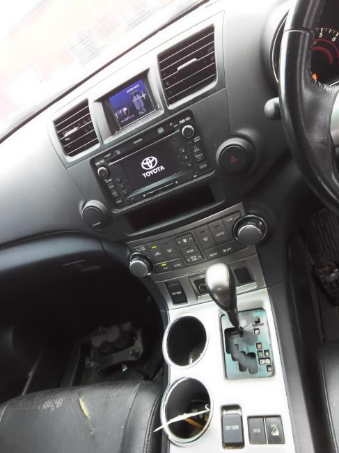 toyota Kluger 4X4 KX-S Aug 2011 Parts & Wrecking