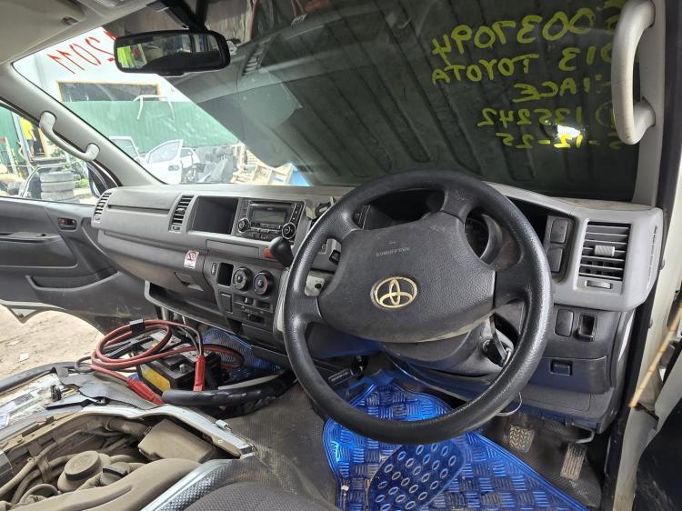 toyota Hiace TRH COMMUTER Jan 2013 Parts & Wrecking