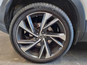 2020 Volvo Xc40 T5 R-DESIGN image 6