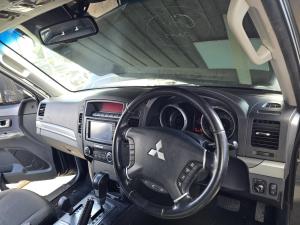 2012 Mitsubishi Pajero NW GLX image 6